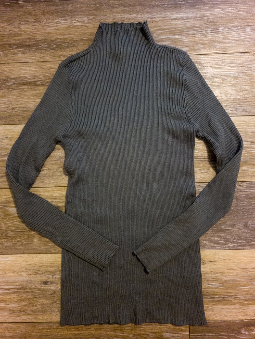 Ribbed Long Sleeve Turtleneck Sweater in Olive Green